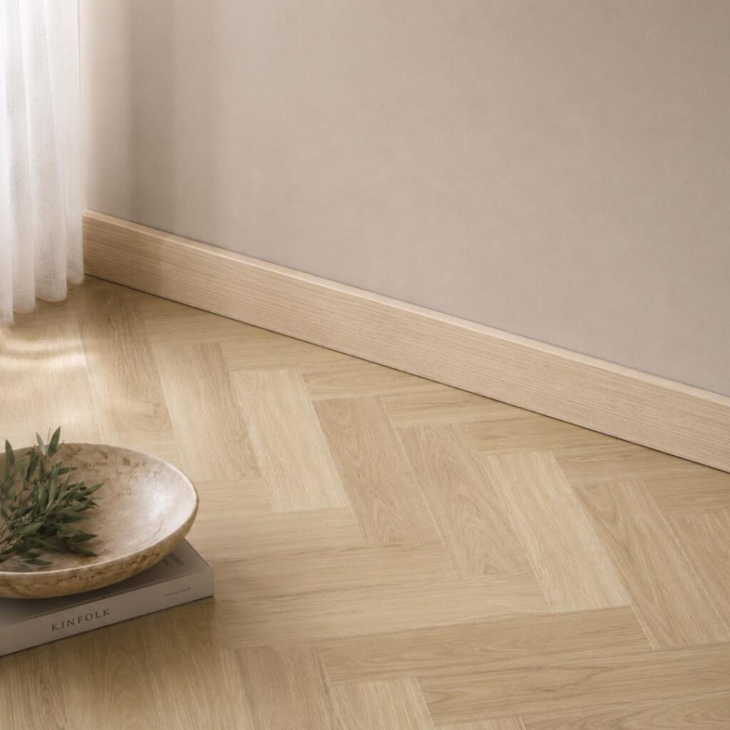 Sokliliist MDF 6054 sile tamm Malaga 15 × 50 mm, 2.4 m
